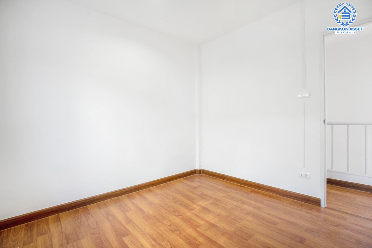 บ้านมือสองตกแต่งใหม่ ม.เปี่ยมสุข2 บางใหญ่-กาญจนาฯ (ซ.วัดพระนอน) หลังมุม หน้ากว้าง ดีไซน์ทันสมัย เนื้อที่ 21.7 ตร.ว. ฟังก์ชัน 3 ห้องนอน 2 ห้องน้ำ บนทำเลศักยภาพ เดินทางสะดวก เข้า-ออกได้หลายเส้นทาง ใกล้เซ็นทรัลเวสต์เกต และรถไฟฟ้า "สถานีตลาดบางใหญ่"...